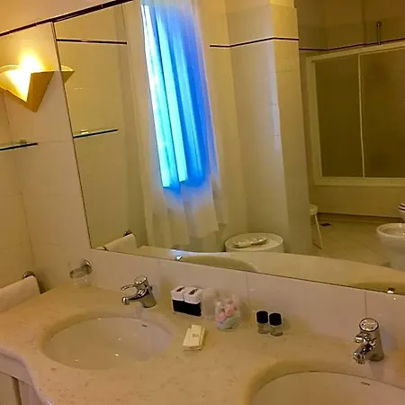 Leri Ξενοδοχείο 4*