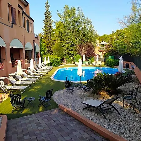 Leri Ξενοδοχείο 4*